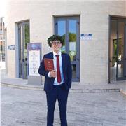 Laureato in beni culturali con votazione di 110 impartisce lezioni di storia e storia dell'arte. Disponibile per aiuto compiti